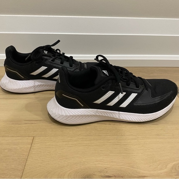 Adidas | Black Sneaker Running Shoes 🖤 - Picture 4 of 10
